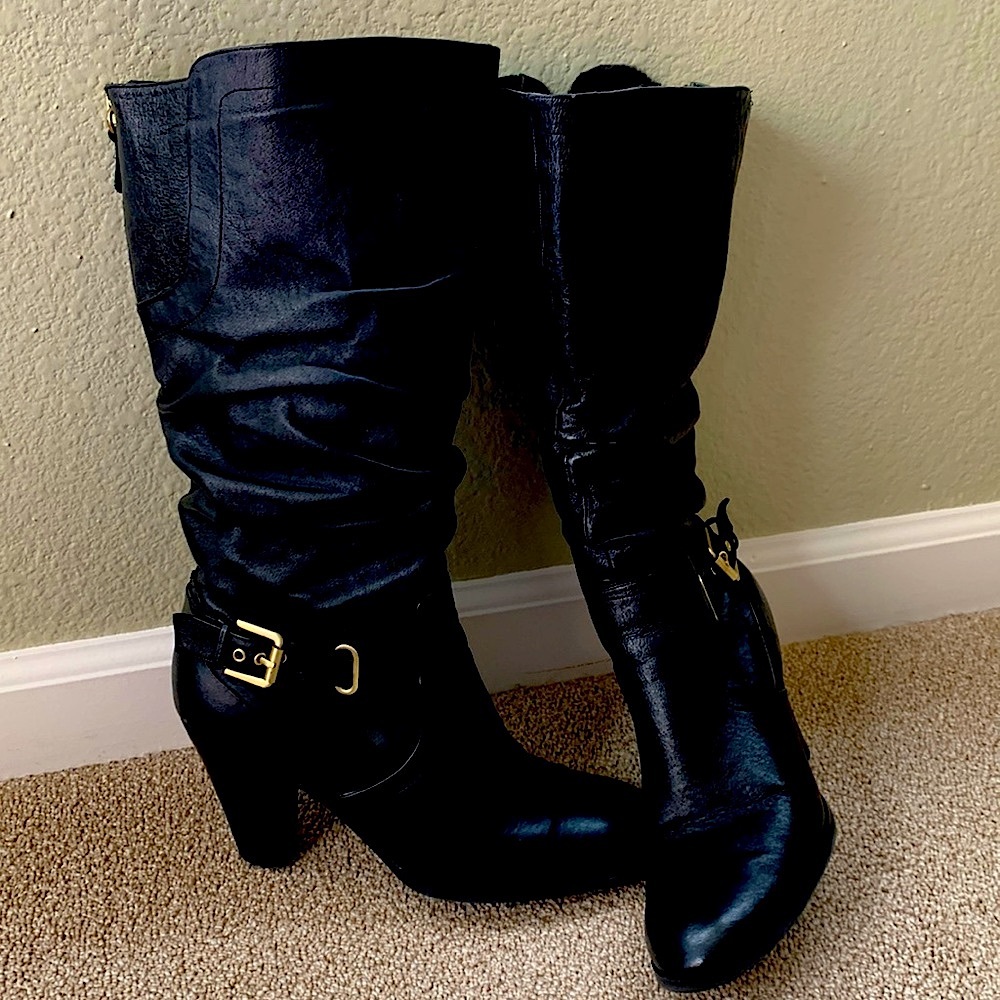 Black leather boots In good condition. Slight peeling inside the hidden zipper